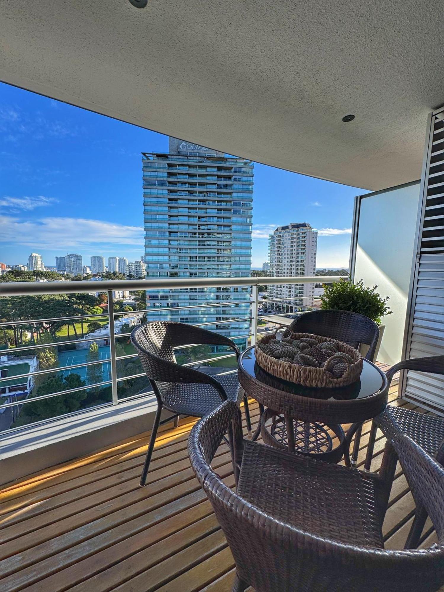 Apartamentos Torre Tressesenta Punta del Este Rum bild