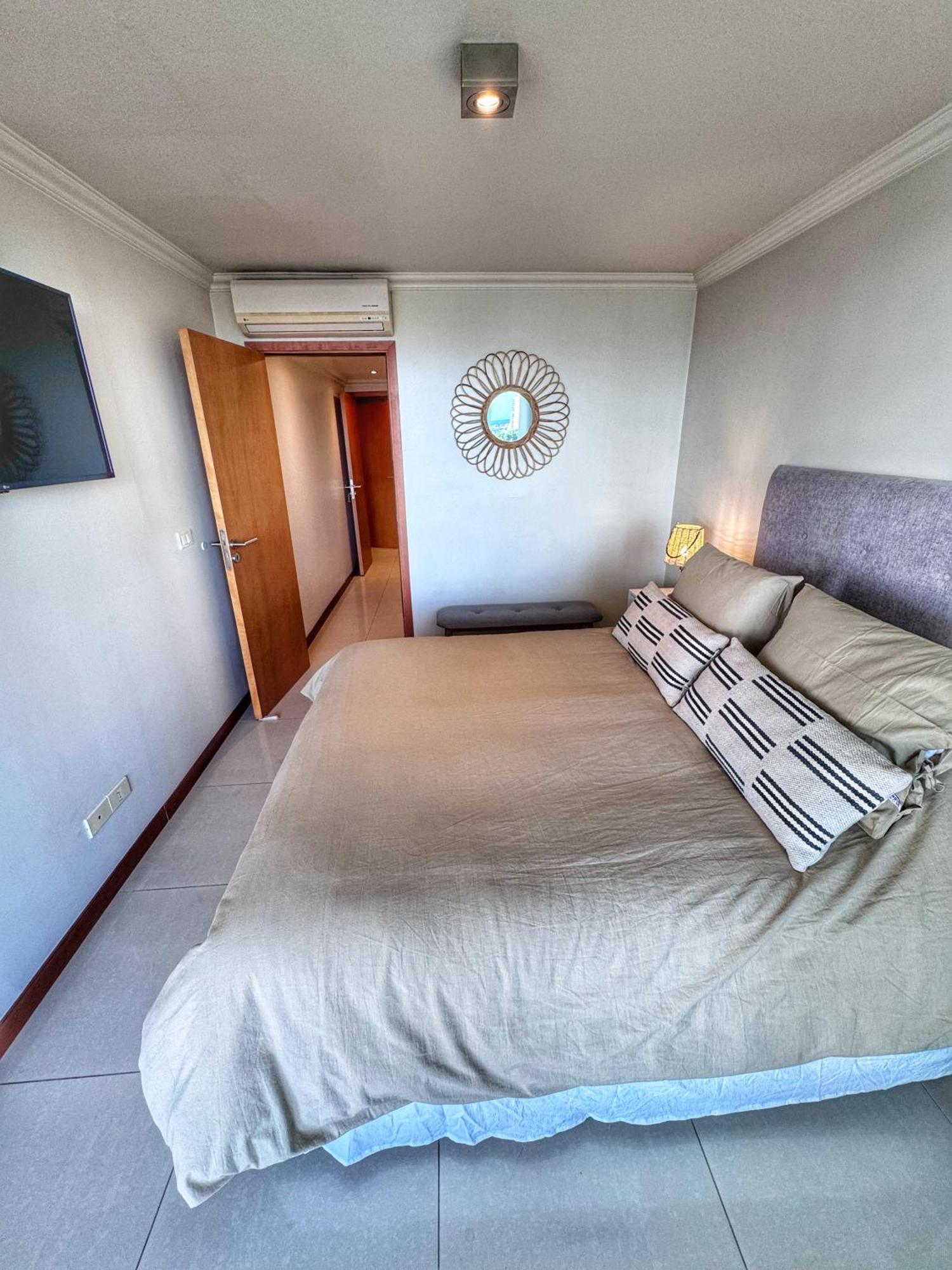 Apartamentos Torre Tressesenta Punta del Este Rum bild