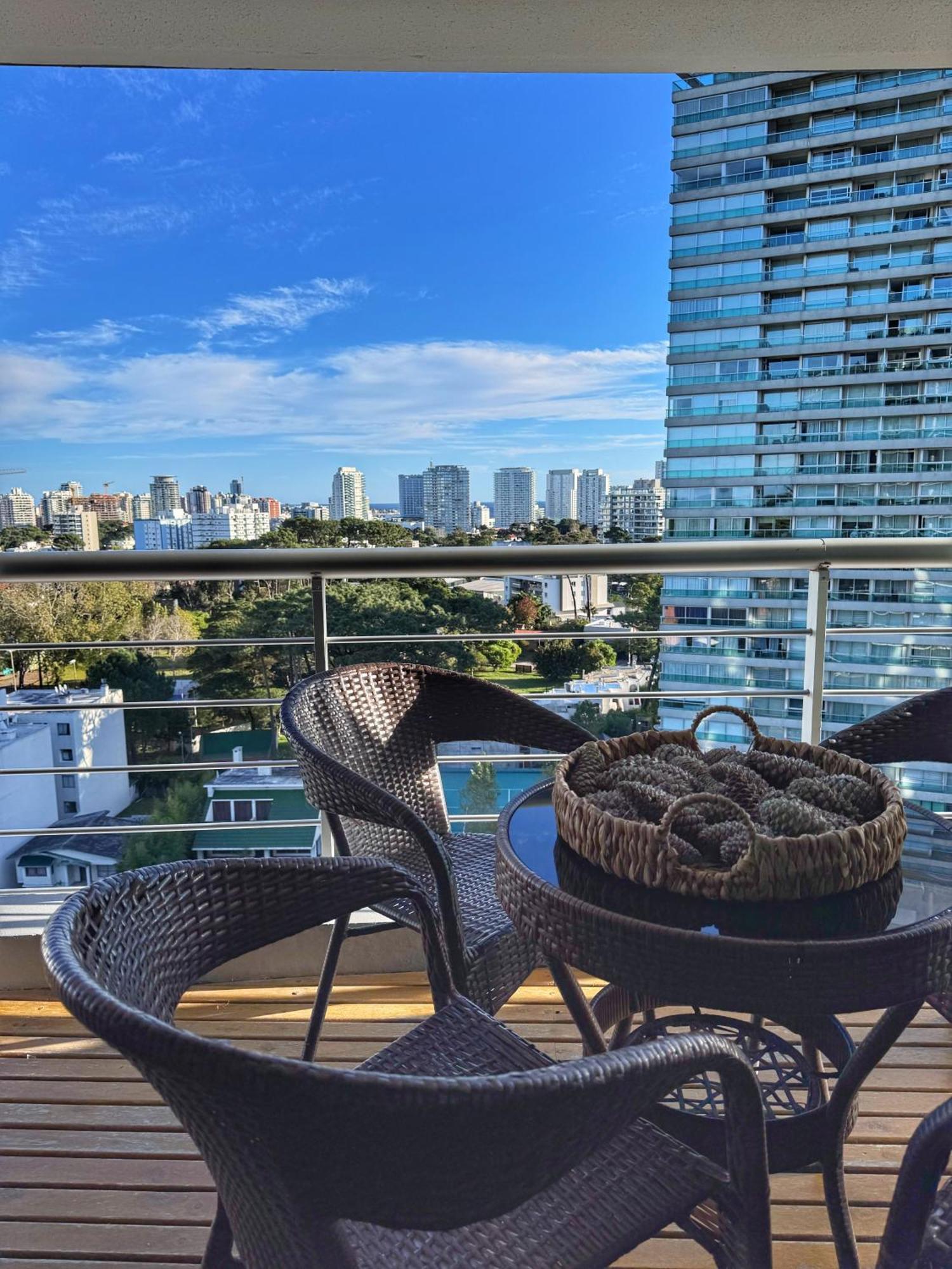 Apartamentos Torre Tressesenta Punta del Este Rum bild