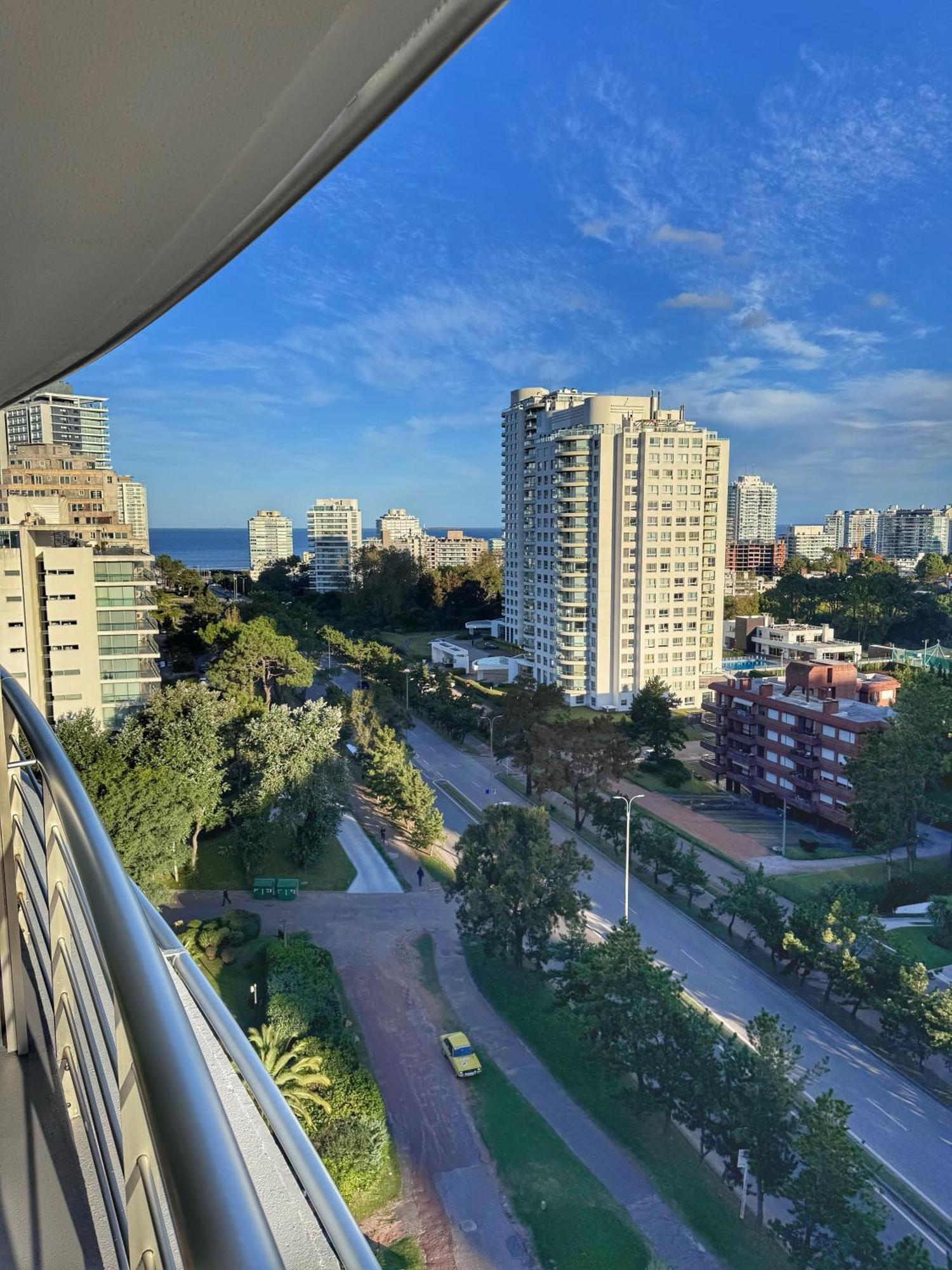 Apartamentos Torre Tressesenta Punta del Este Rum bild