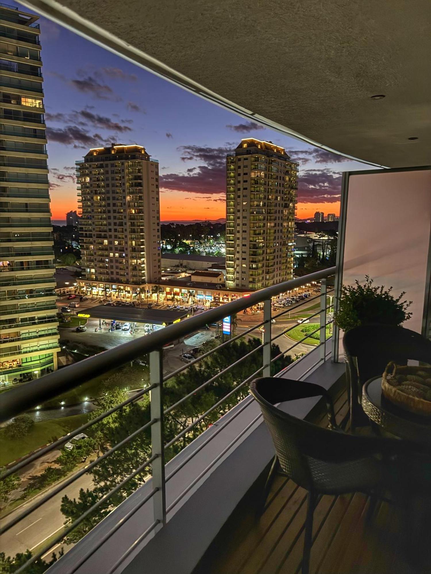 Apartamentos Torre Tressesenta Punta del Este Rum bild